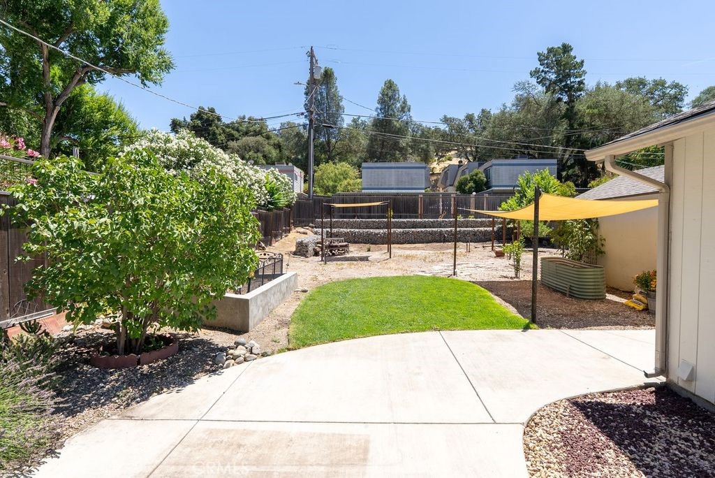 144 12th St, Paso Robles, CA 93446