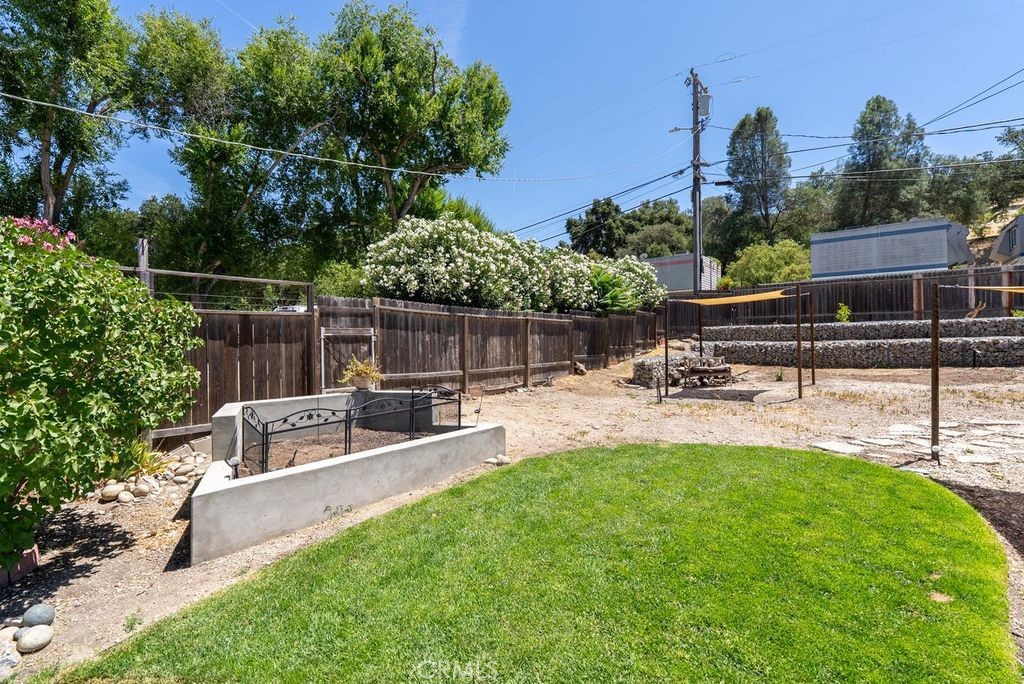 144 12th St, Paso Robles, CA 93446