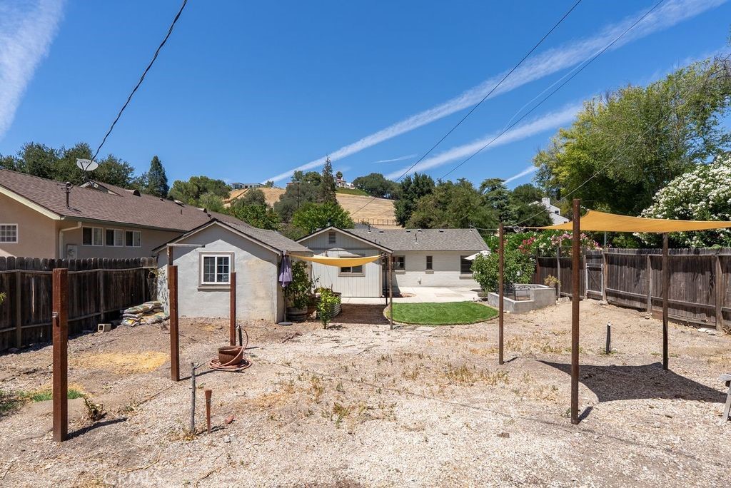 144 12th St, Paso Robles, CA 93446
