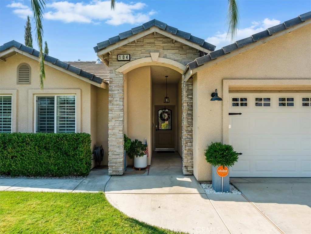 104 W Mariposa St, Avenal, CA 93204