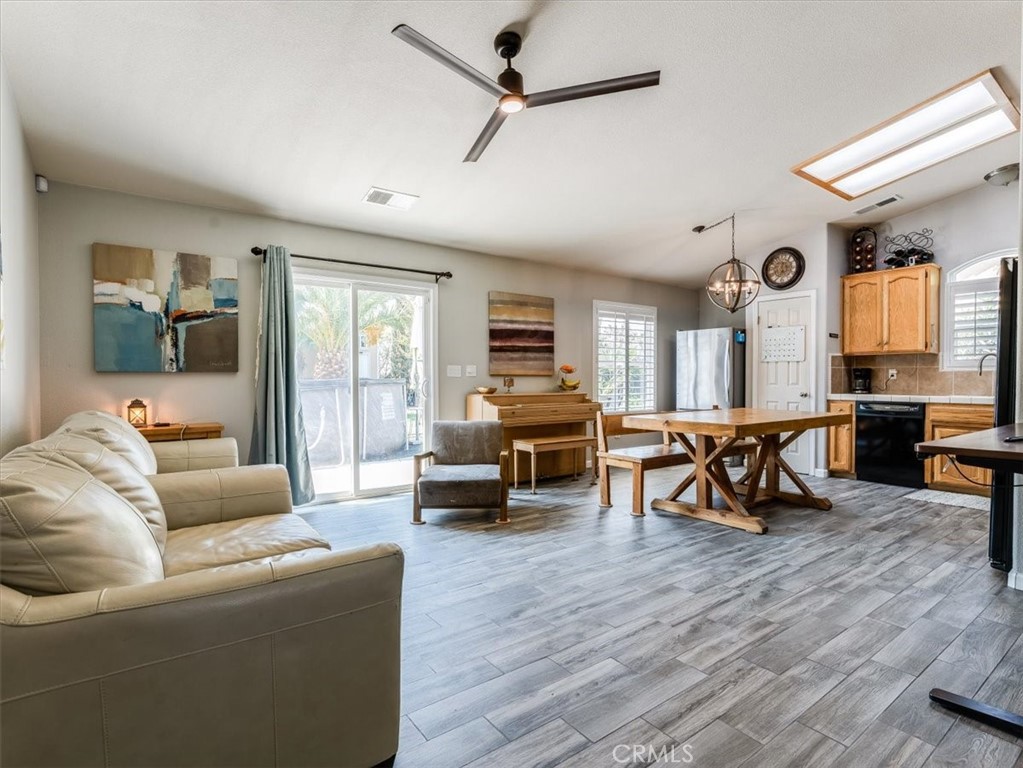 104 W Mariposa St, Avenal, CA 93204