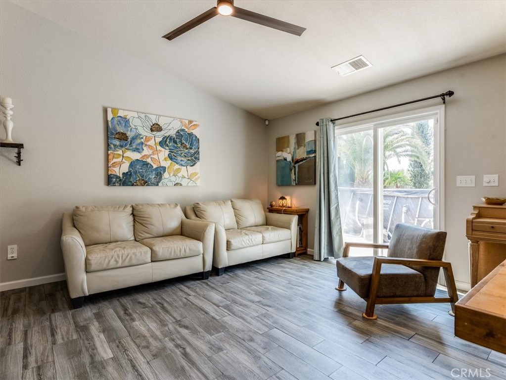 104 W Mariposa St, Avenal, CA 93204