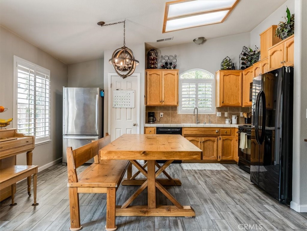 104 W Mariposa St, Avenal, CA 93204