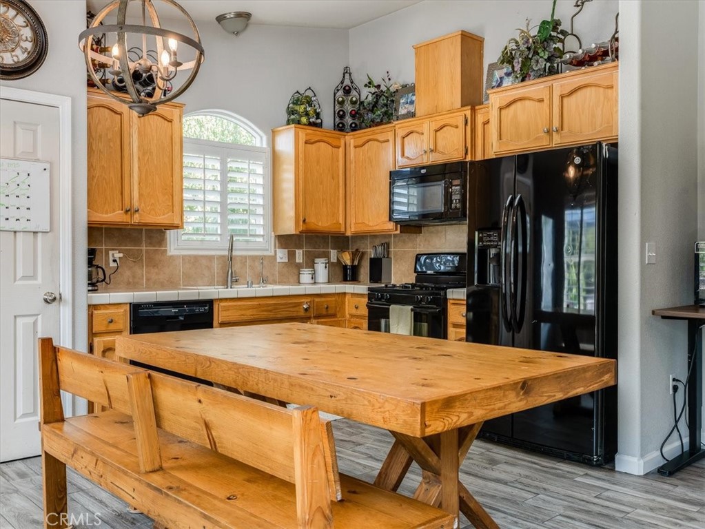 104 W Mariposa St, Avenal, CA 93204