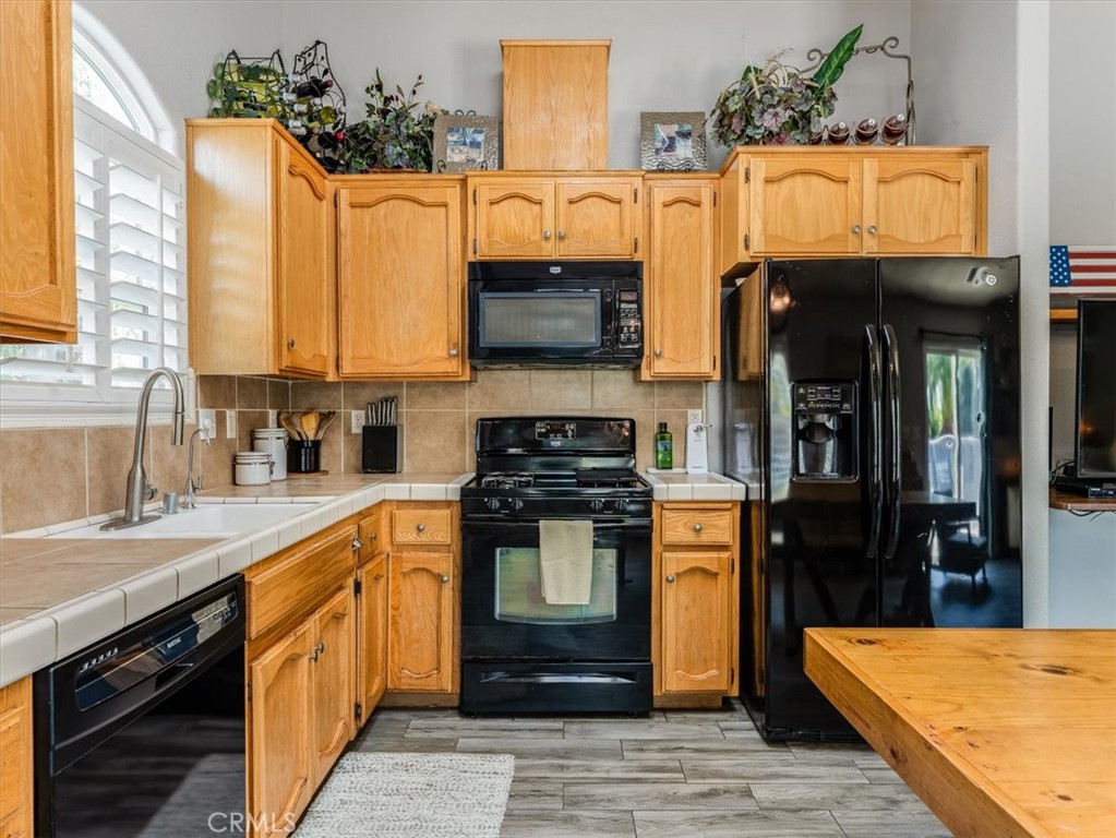 104 W Mariposa St, Avenal, CA 93204