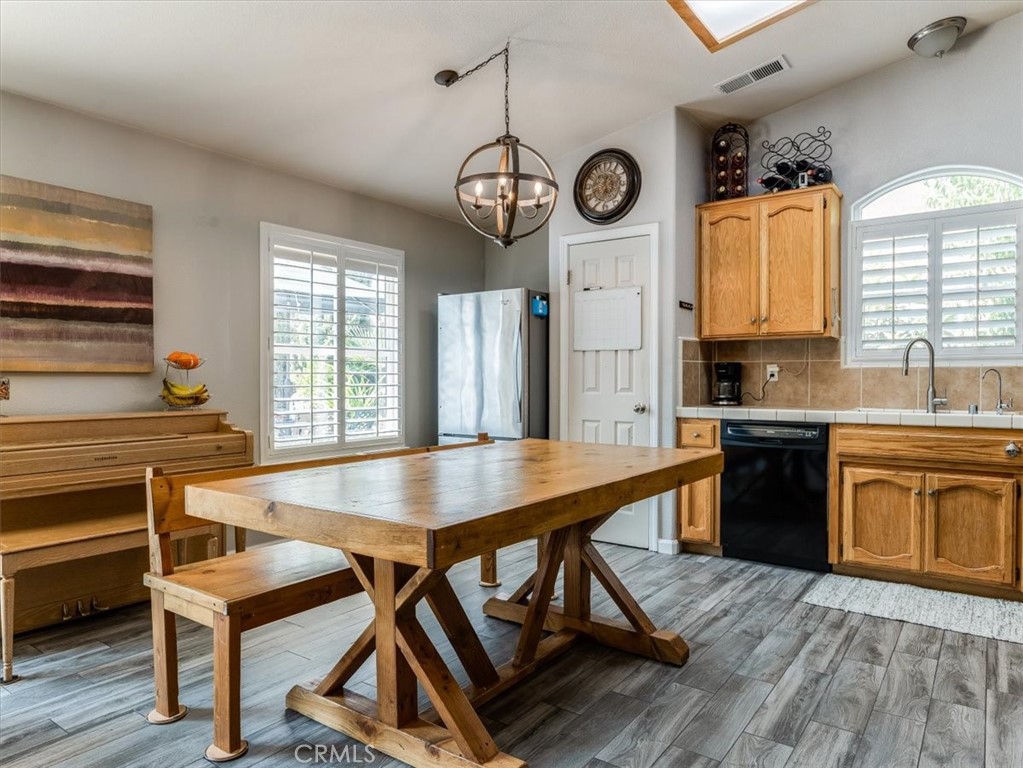 104 W Mariposa St, Avenal, CA 93204