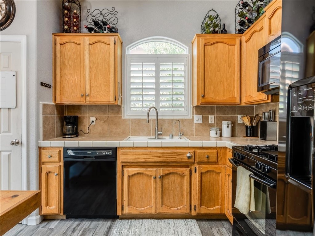 104 W Mariposa St, Avenal, CA 93204