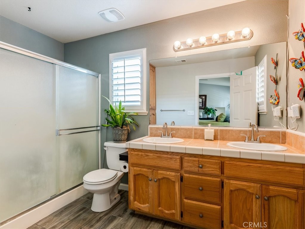 104 W Mariposa St, Avenal, CA 93204