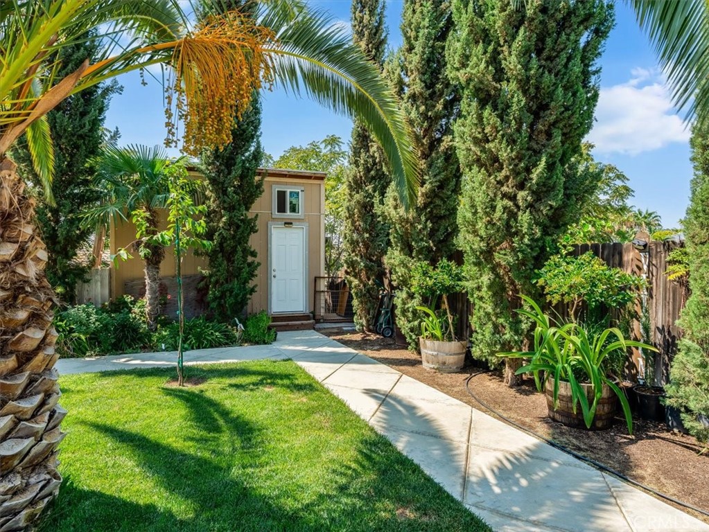 104 W Mariposa St, Avenal, CA 93204