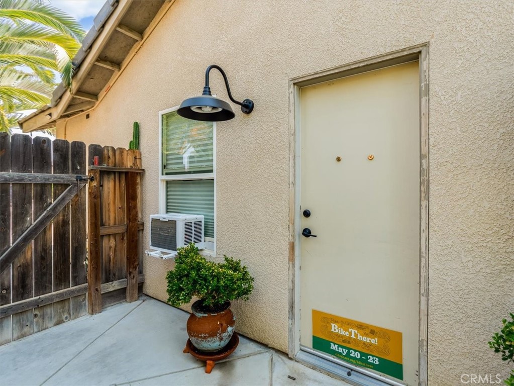 104 W Mariposa St, Avenal, CA 93204