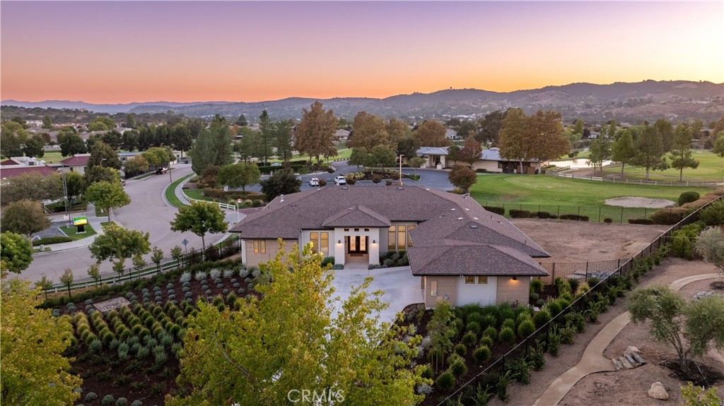 699 Waterford Ct, Paso Robles, CA 93446