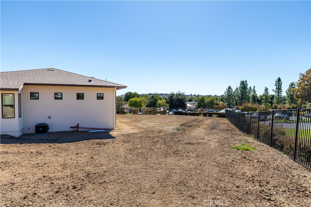 699 Waterford Ct, Paso Robles, CA 93446