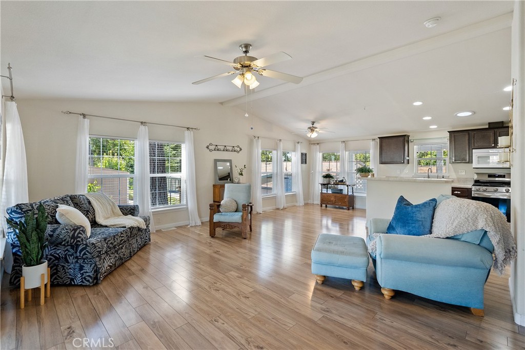 15 Via Santa Barbara #15, Paso Robles, CA 93446