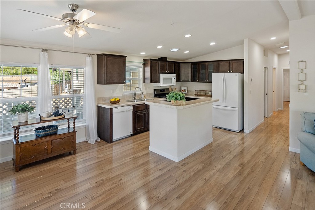 15 Via Santa Barbara #15, Paso Robles, CA 93446