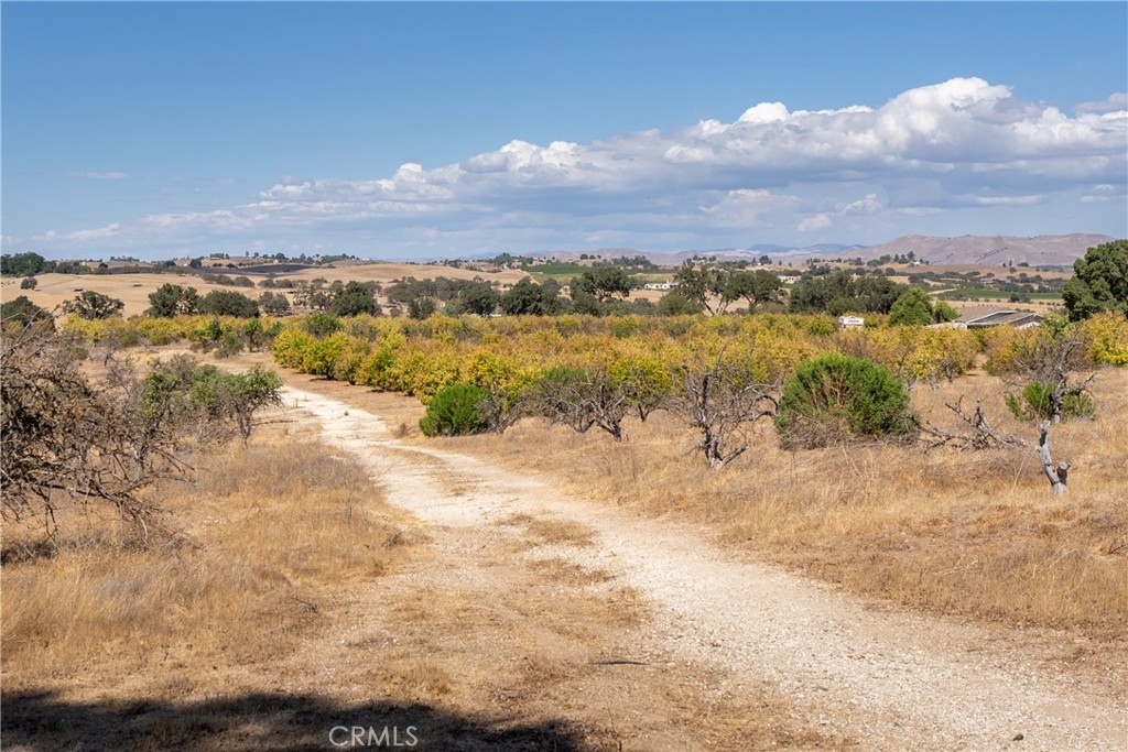 27 Wellsona Rd, Paso Robles, CA 93446