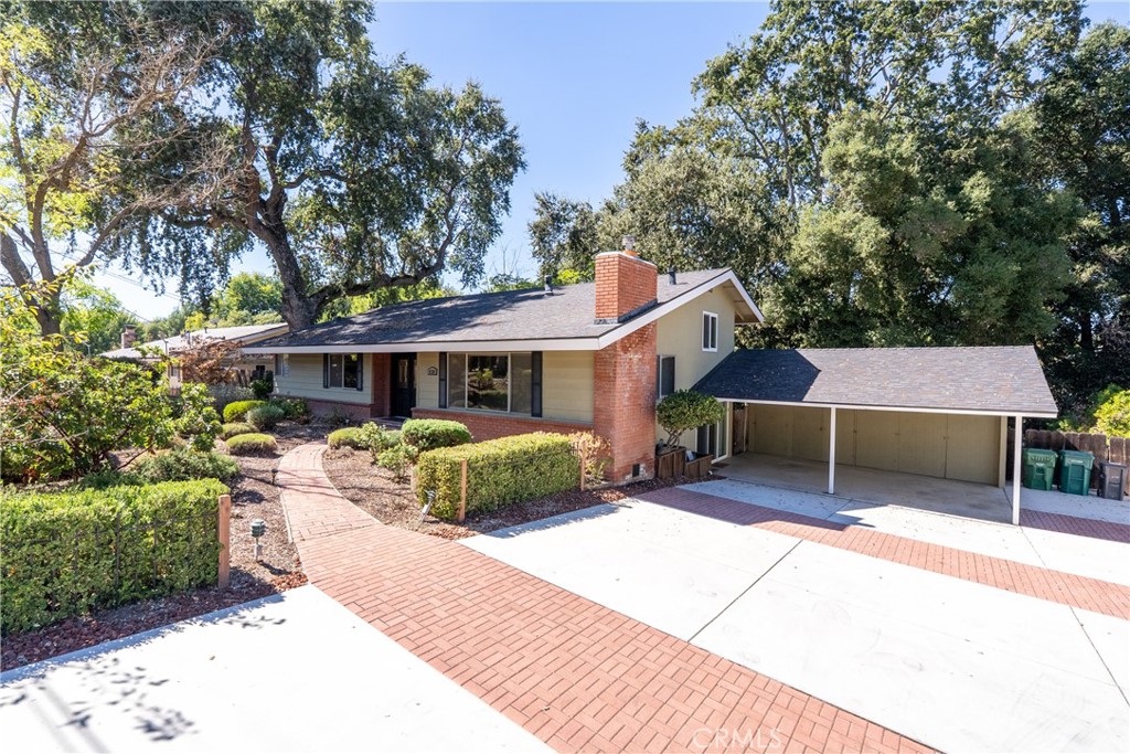 8120 Azucena, Atascadero, CA 93422