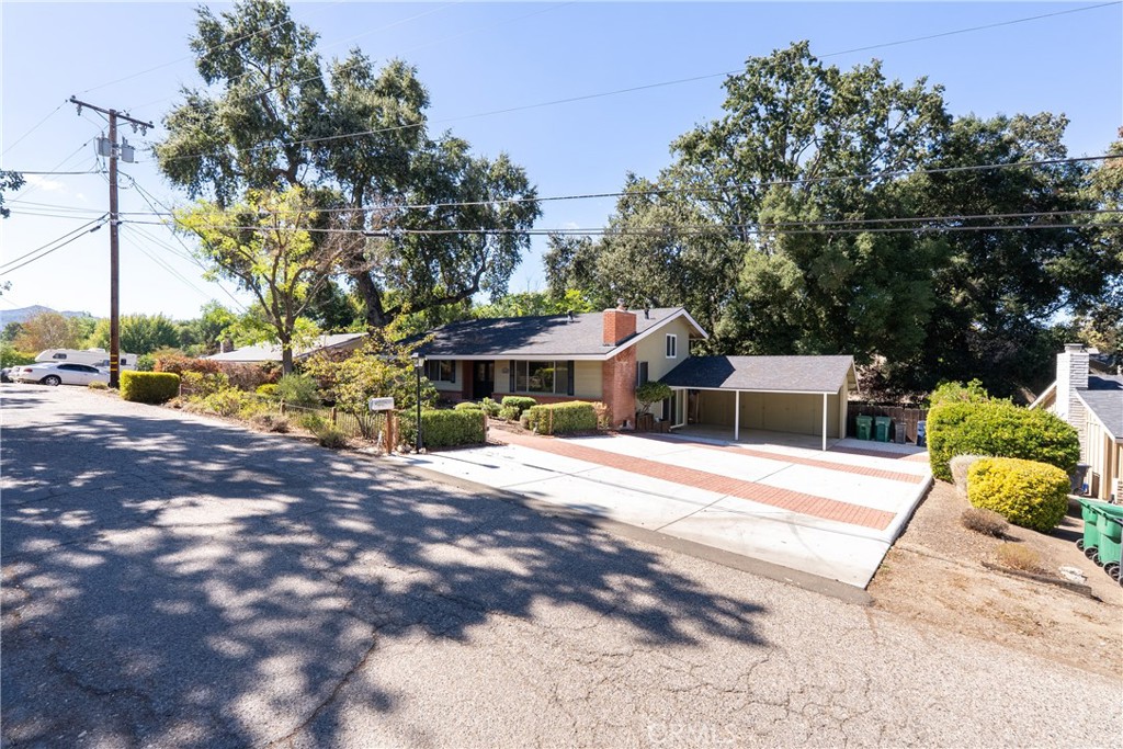 8120 Azucena, Atascadero, CA 93422