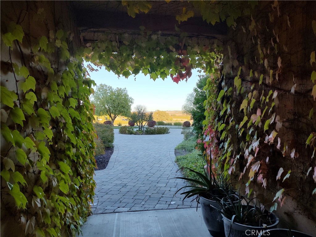 880 Tracy, Templeton, CA 93465