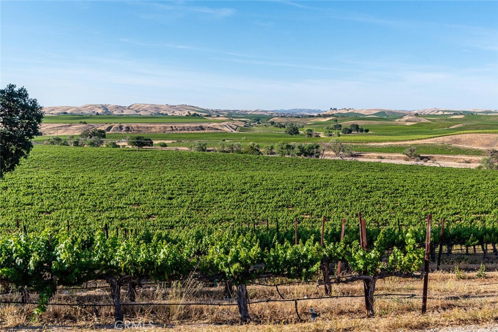 7790 Airport Rd, Paso Robles, CA 93446