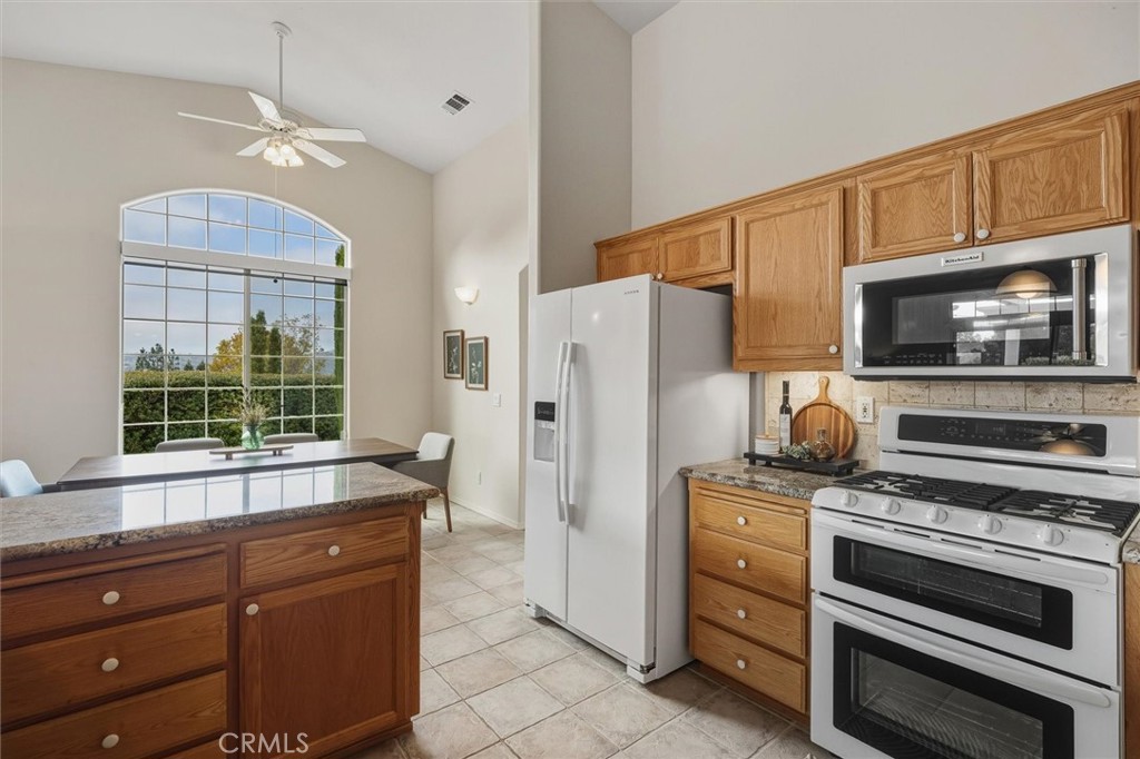 1608 Via Flora, Paso Robles, CA 93446