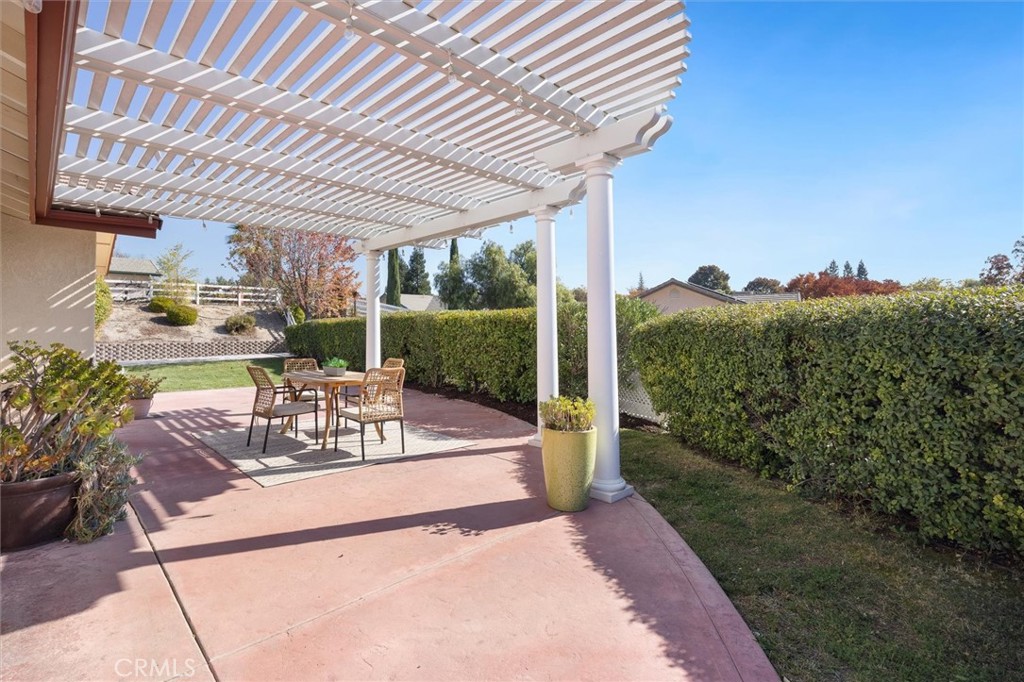 1608 Via Flora, Paso Robles, CA 93446