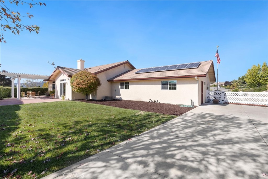 1608 Via Flora, Paso Robles, CA 93446