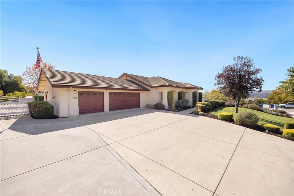 1608 Via Flora, Paso Robles, CA 93446