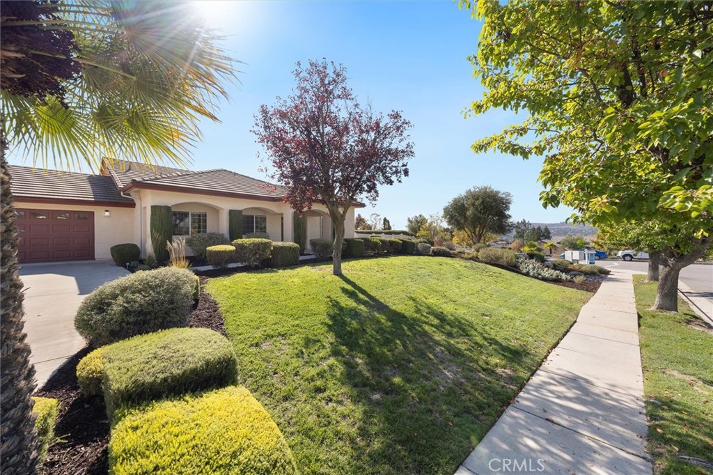 1608 Via Flora, Paso Robles, CA 93446