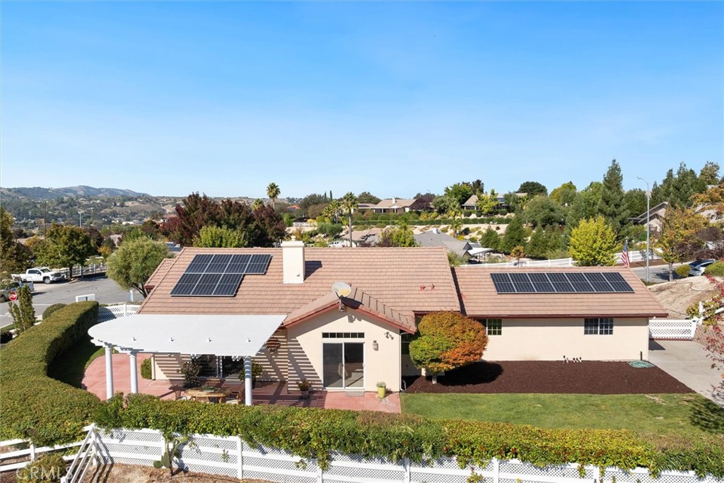 1608 Via Flora, Paso Robles, CA 93446