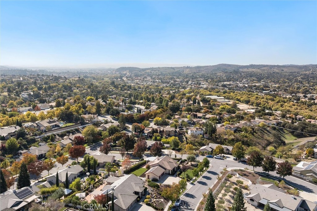 1608 Via Flora, Paso Robles, CA 93446