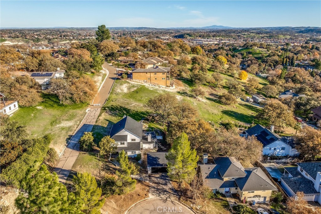 806 Grove St, Paso Robles, CA 93446