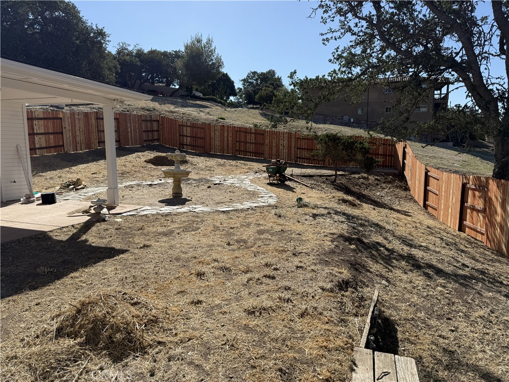 806 Grove St, Paso Robles, CA 93446