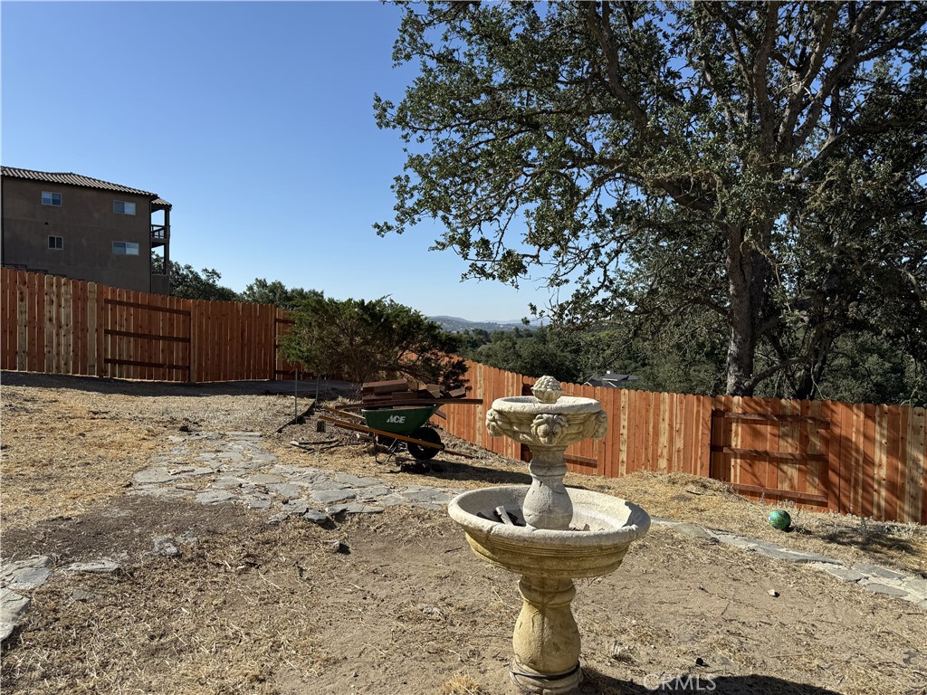 806 Grove St, Paso Robles, CA 93446