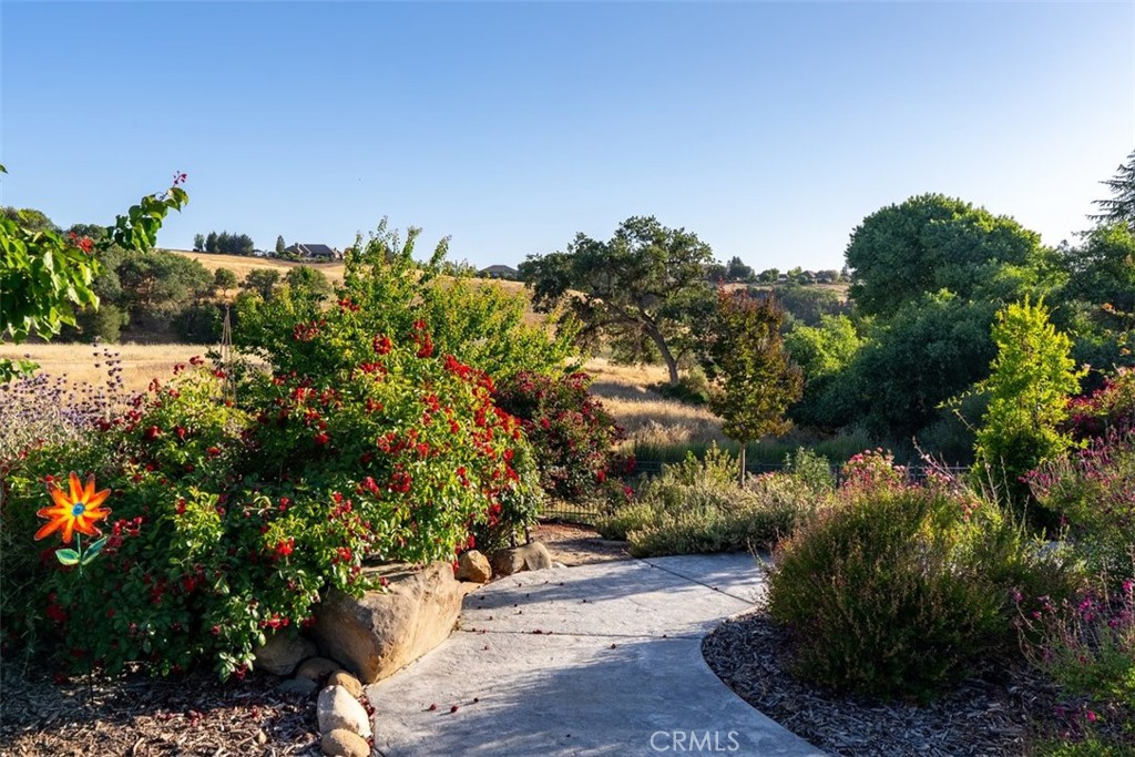 2035 Calle Pattito, Templeton, CA 93465