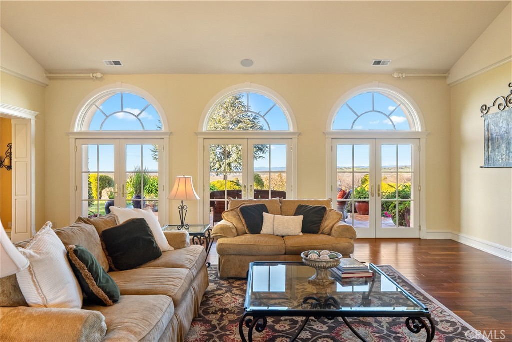 5315 El Pomar Drive, Templeton, CA 93465