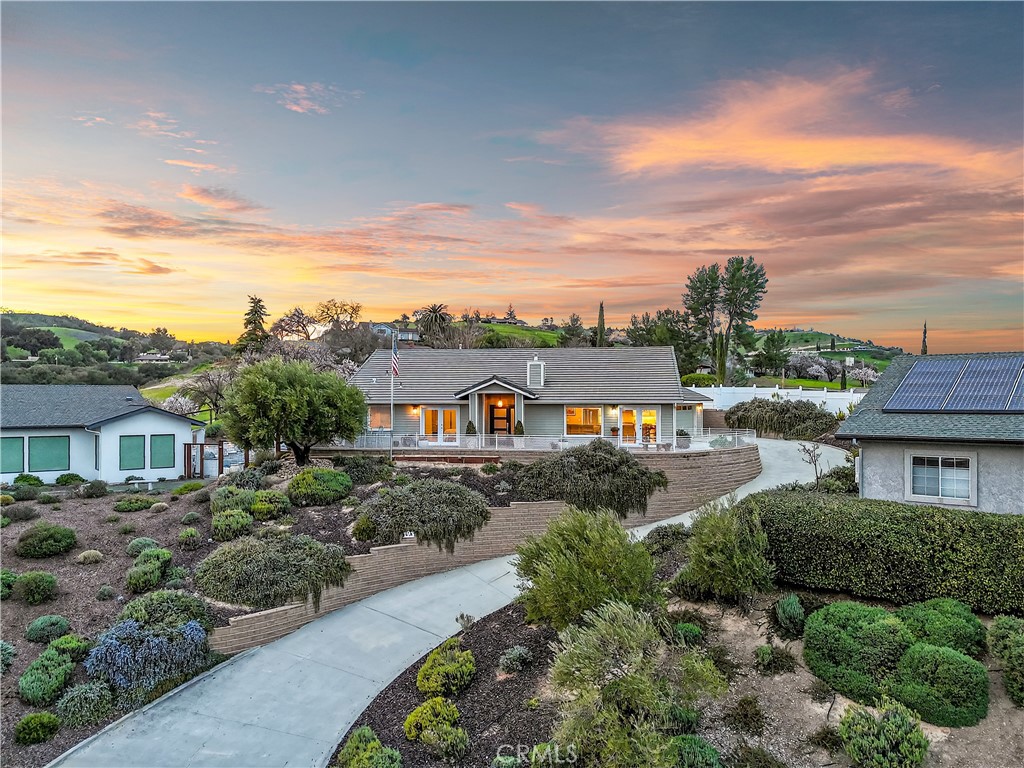 193 Blossom Ct, Paso Robles, CA 93446