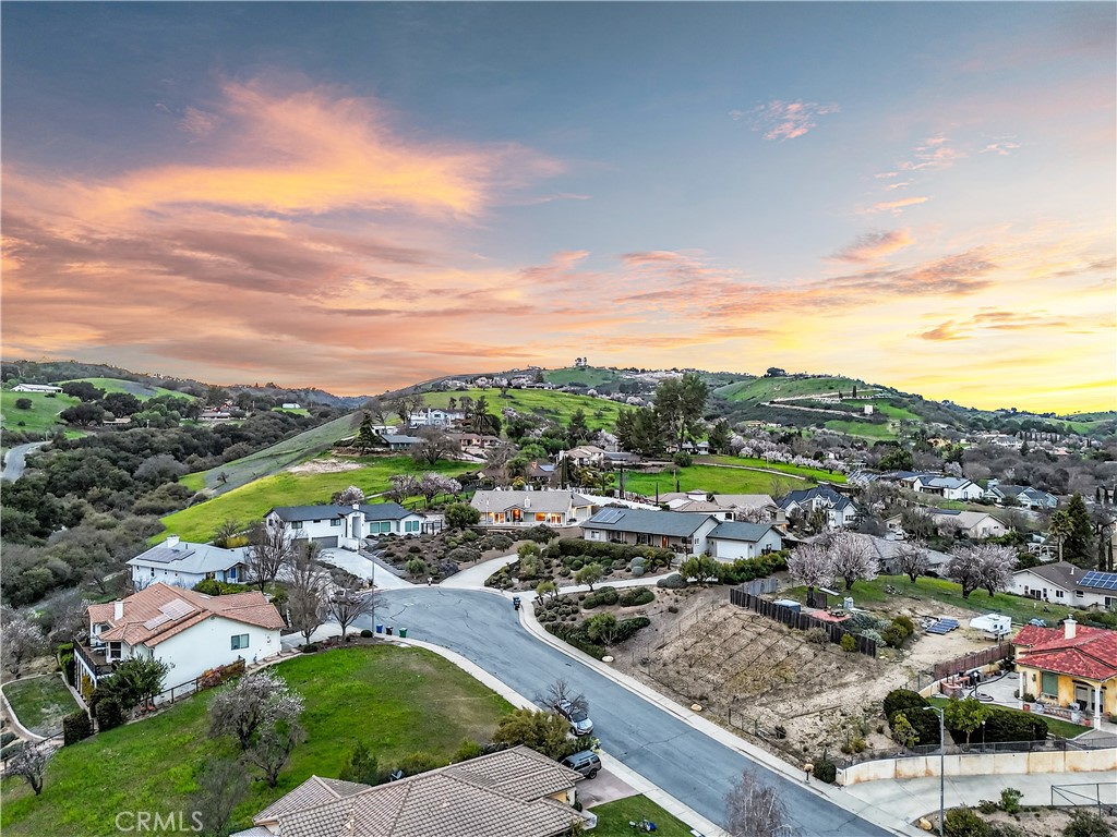 193 Blossom Ct, Paso Robles, CA 93446