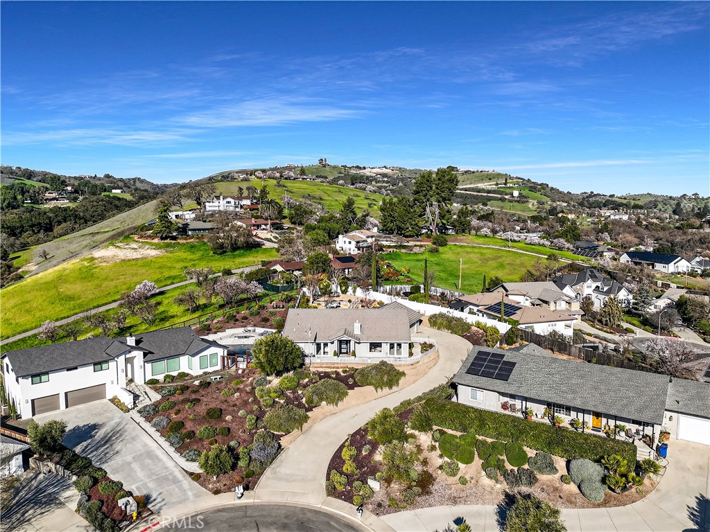 193 Blossom Ct, Paso Robles, CA 93446