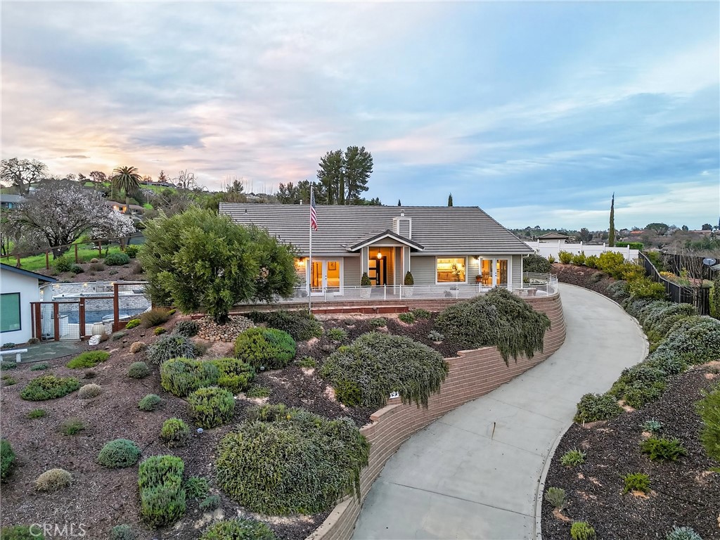 193 Blossom Ct, Paso Robles, CA 93446