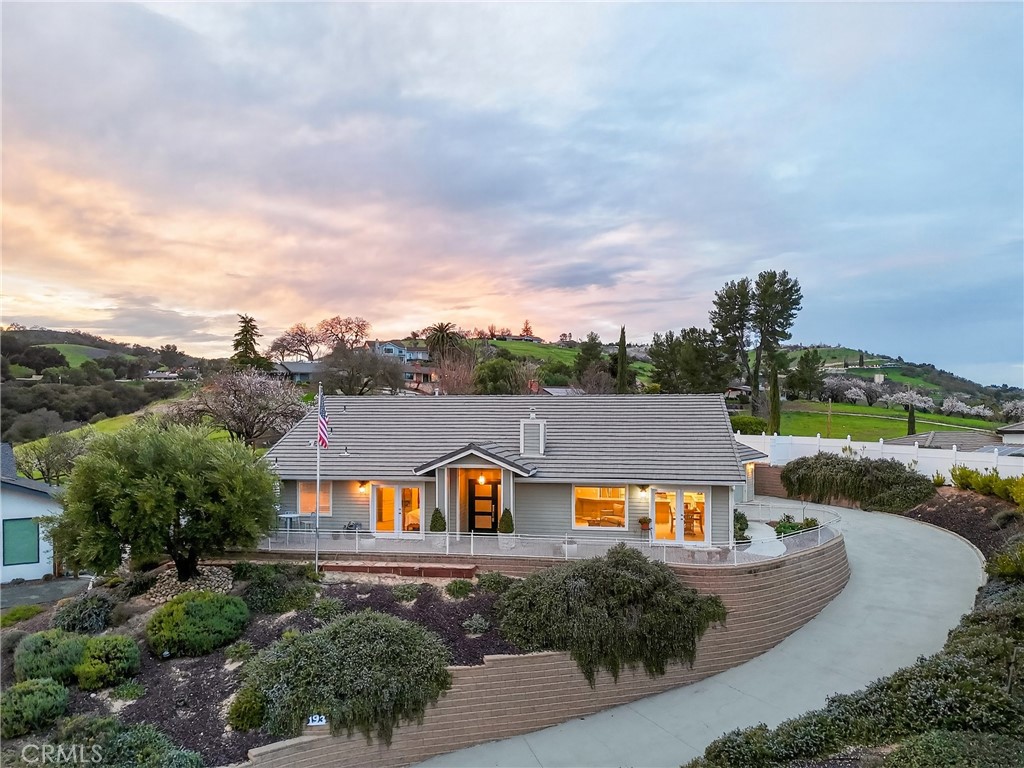 193 Blossom Ct, Paso Robles, CA 93446
