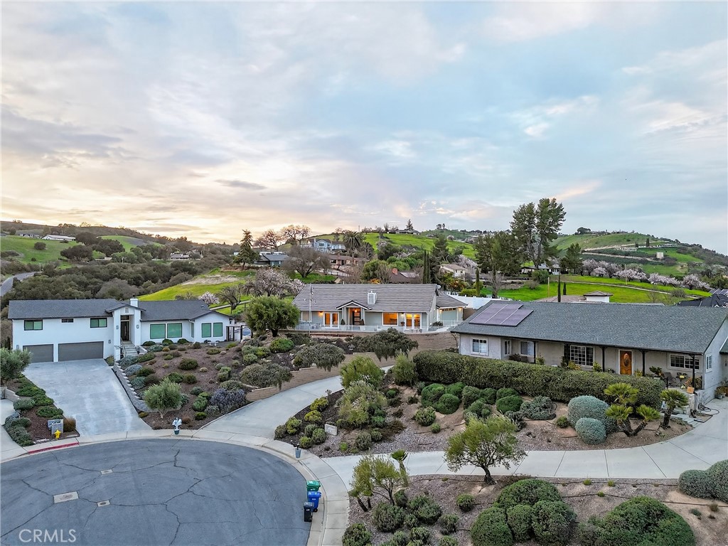 193 Blossom Ct, Paso Robles, CA 93446