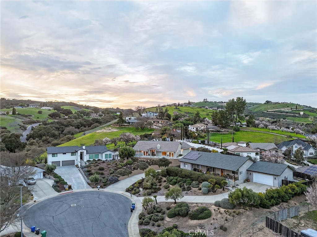 193 Blossom Ct, Paso Robles, CA 93446