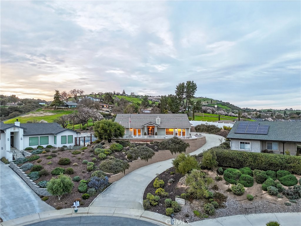 193 Blossom Ct, Paso Robles, CA 93446