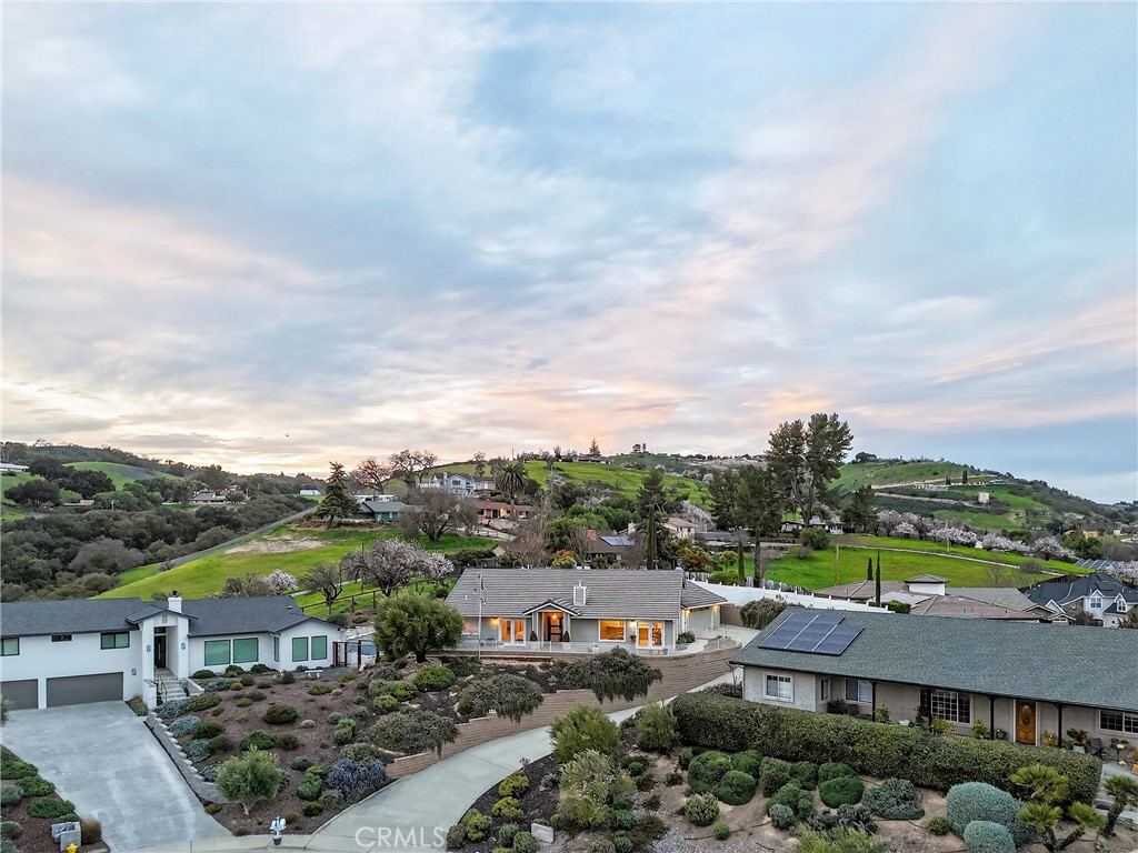 193 Blossom Ct, Paso Robles, CA 93446