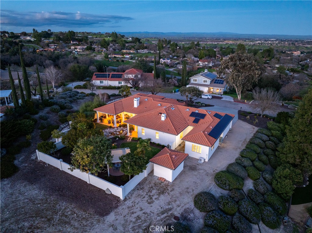 2261 Almond Springs, Paso Robles, CA 93446