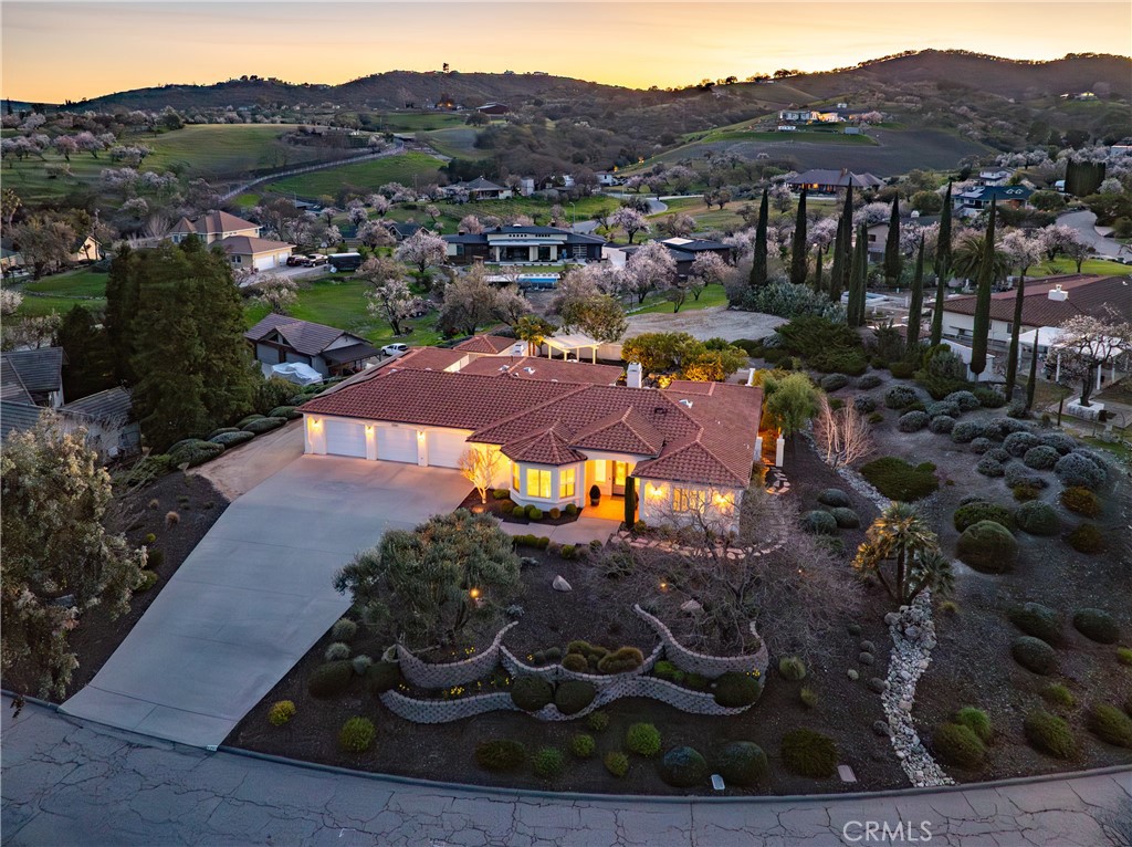 2261 Almond Springs, Paso Robles, CA 93446