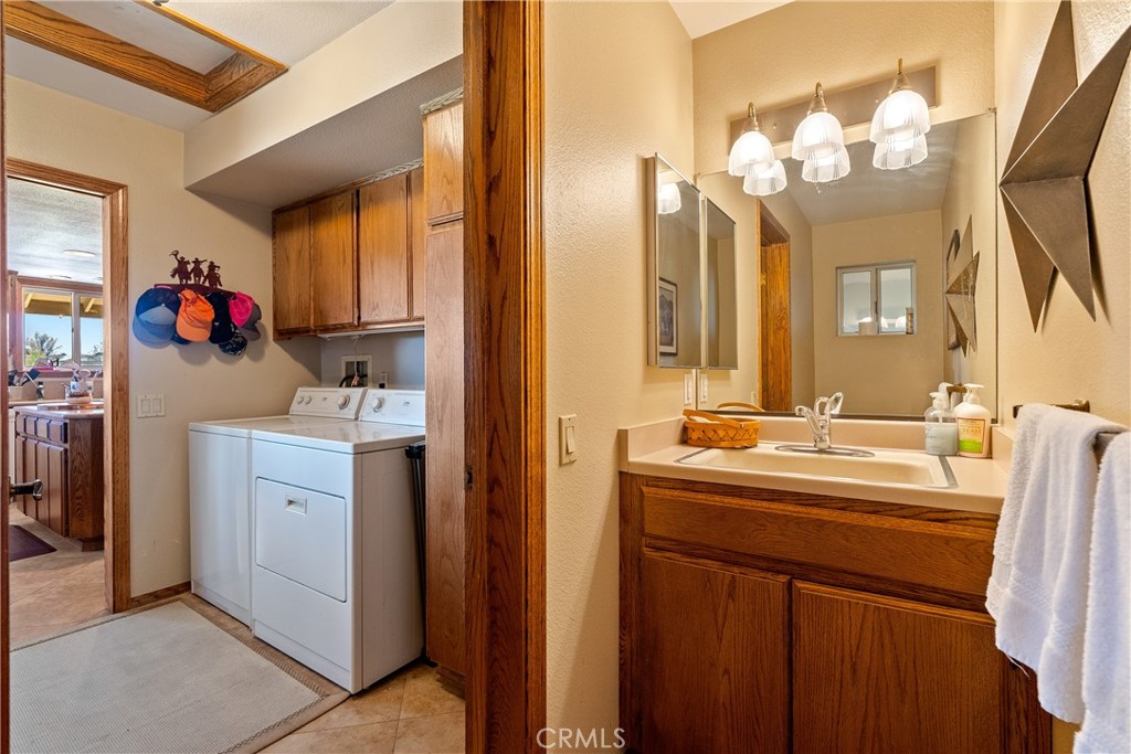 7686 Feenstra Road, Paso Robles, CA 93446