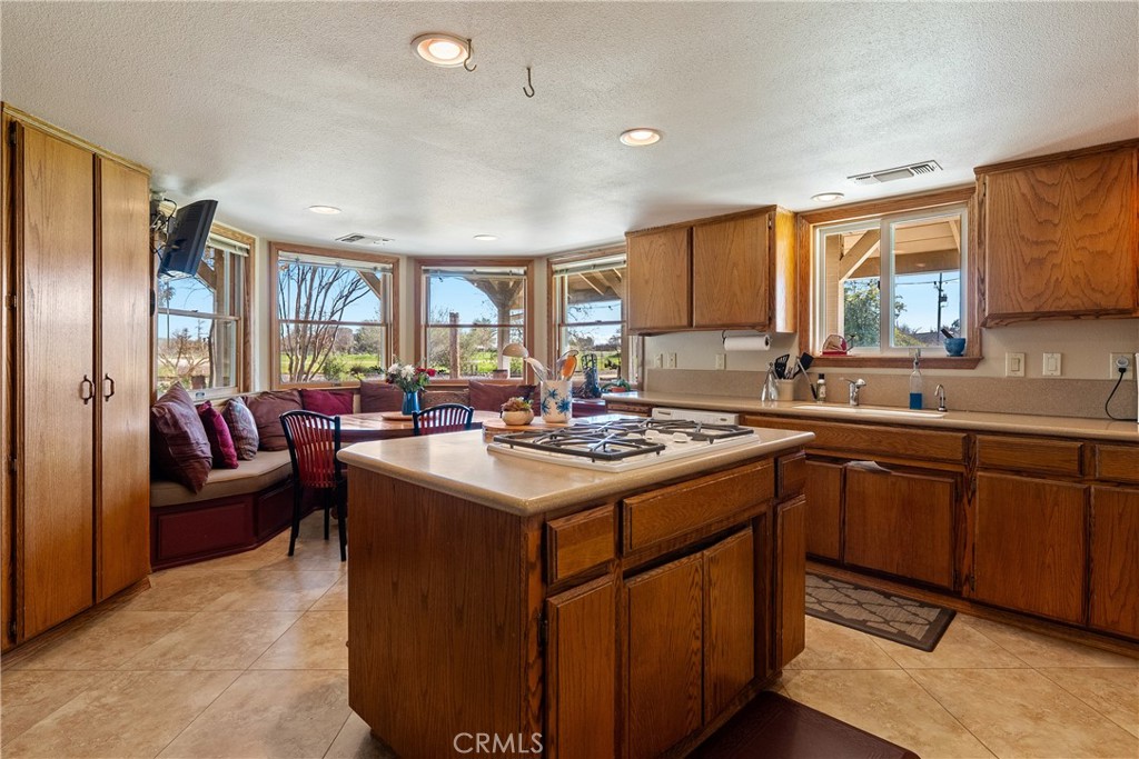 7686 Feenstra Road, Paso Robles, CA 93446