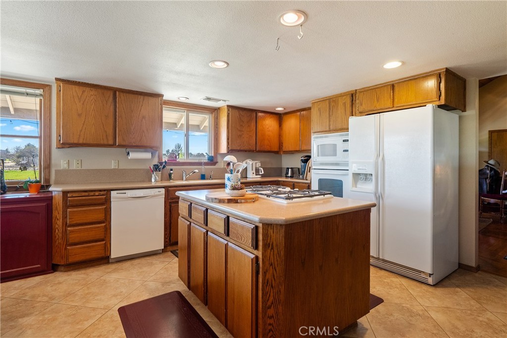 7686 Feenstra Road, Paso Robles, CA 93446