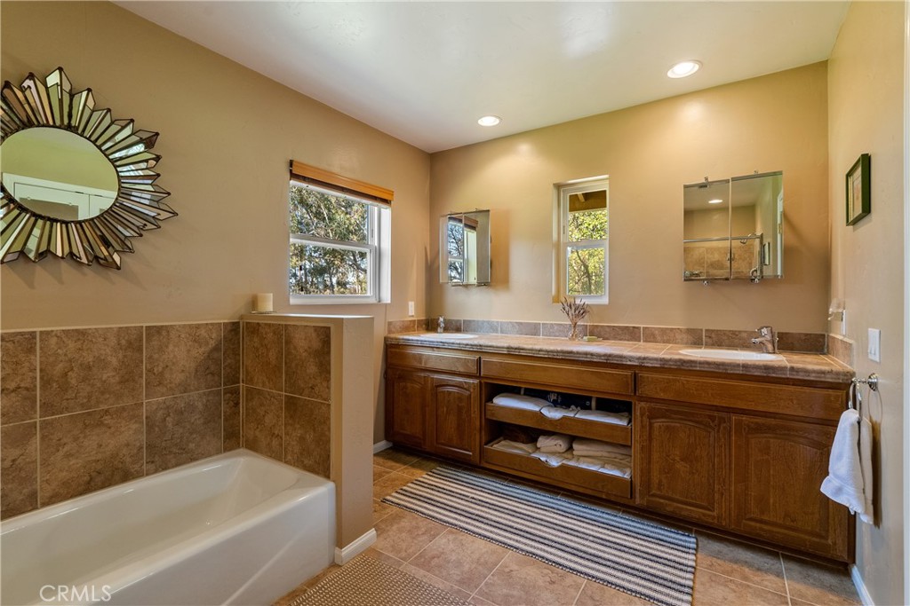 7686 Feenstra Road, Paso Robles, CA 93446